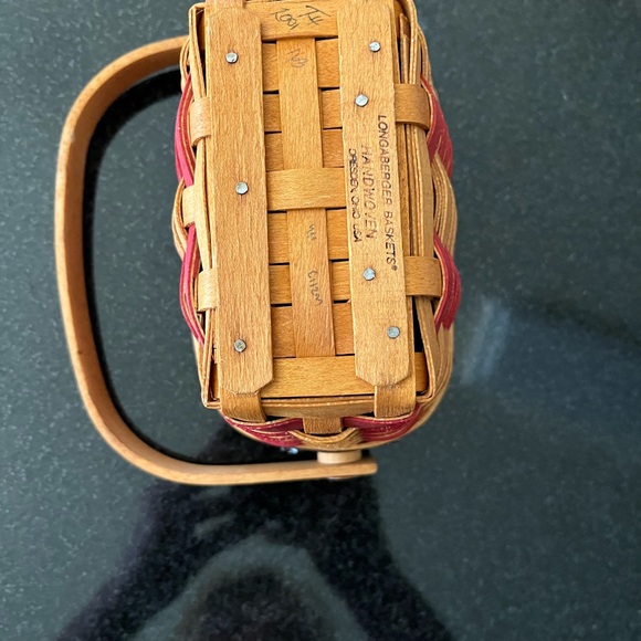 Longaberger 2001 Inaugural basket - Picture 2 of 4